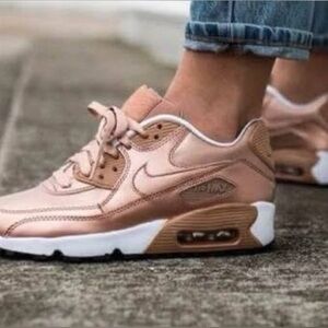 Nike Air Max Copper Sneakers Nike Air Max 90
Metallic Rose Gold